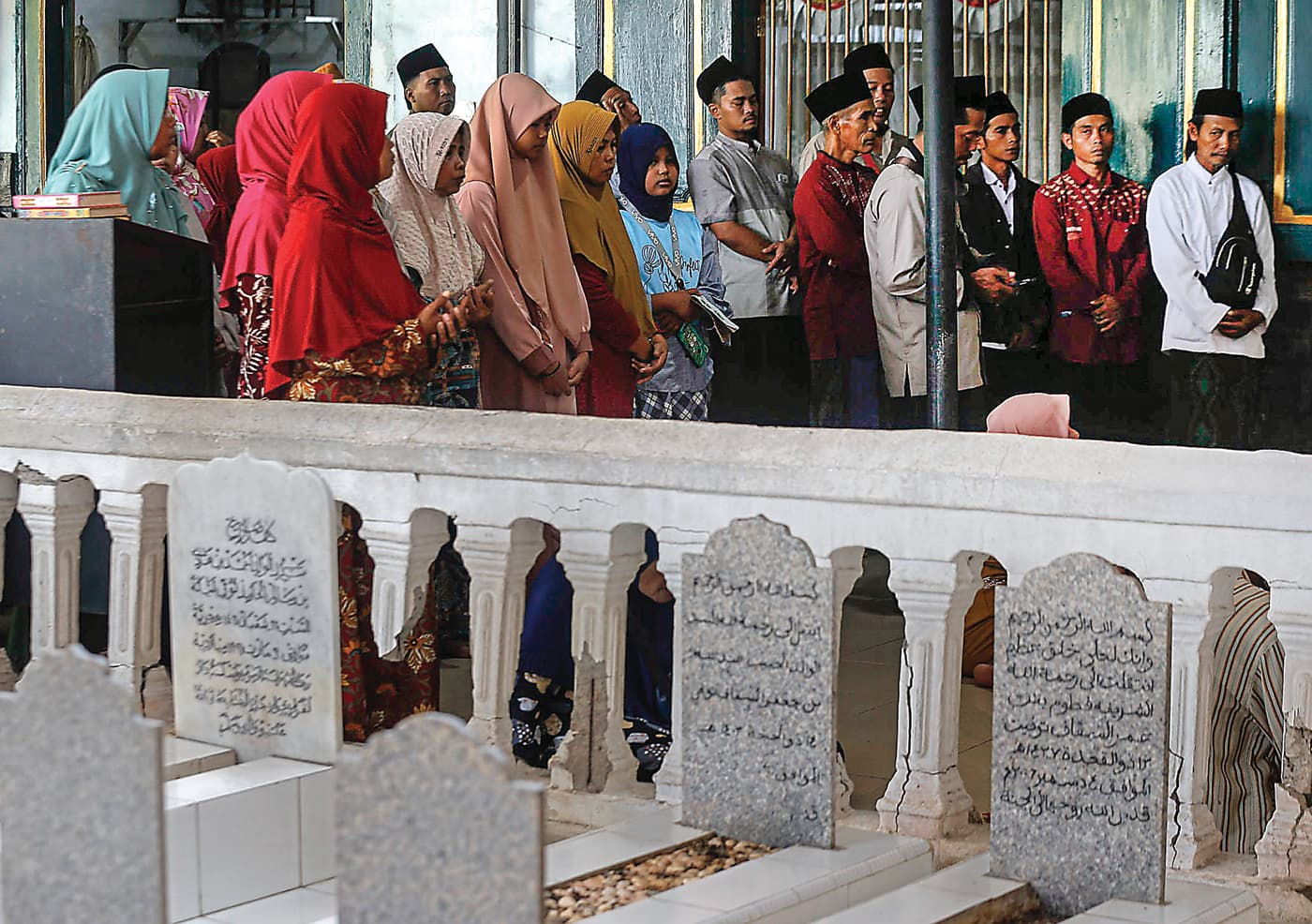 Masjid Jami Al-Anwar Kota Pasuruan Pertahankan Jam Matahari, Jadi Patokan Azan Masjid Sekitar - Image