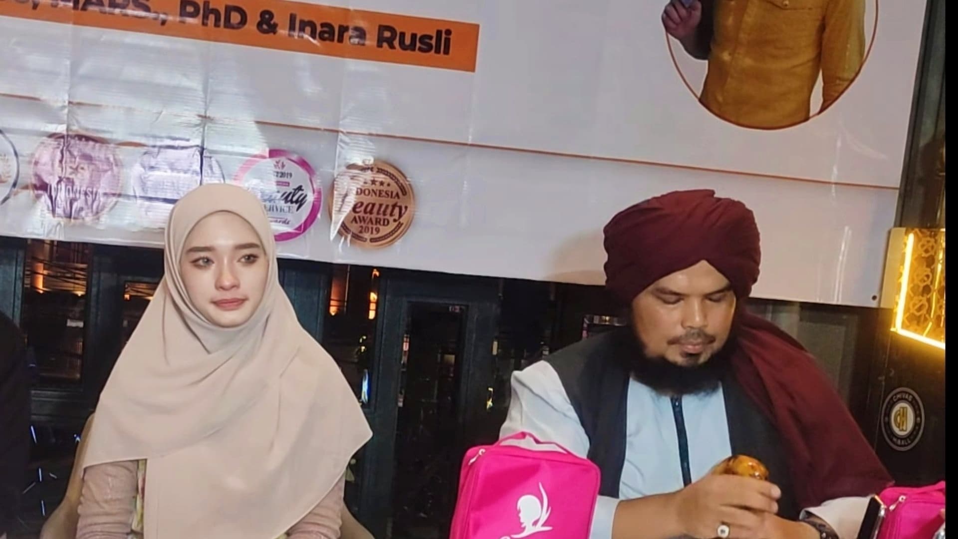 Kabar Soal Inara Rusli-Insanul Fahmi Panas, Ustaz Derry Sulaiman Ikut Kena Imbasnya - Image