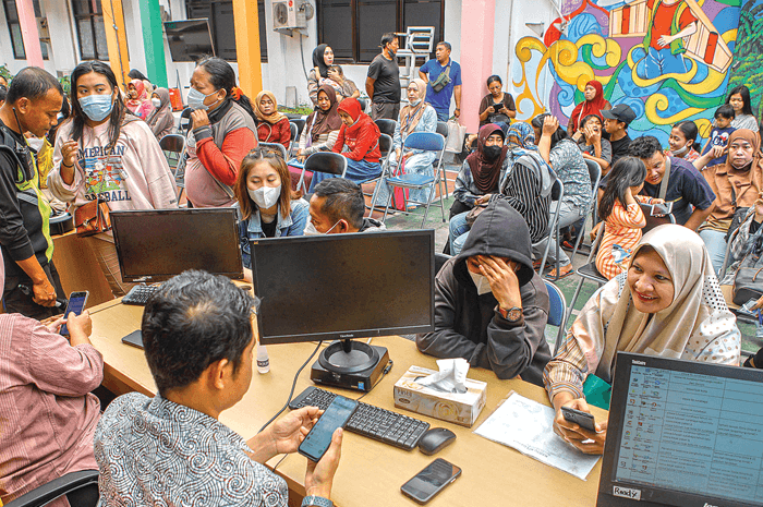 PPDB SMP di Surabaya Banyak Keluhan karena Sosialisasi Tak Maksimal, Wali Murid Minta Dua Zonasi Dihapus - Image