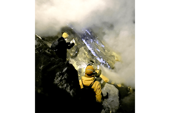 Sudah Temukan Solusi, Sepakat Nyalakan Lagi Blue Fire Kawah Ijen - Image