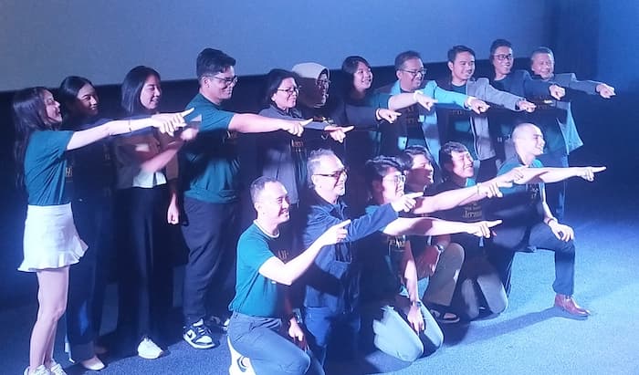 Karya Fajar Nugros Terbaru  Angkat Cerita Tentang Dua Manusia yang Tertukar - Image