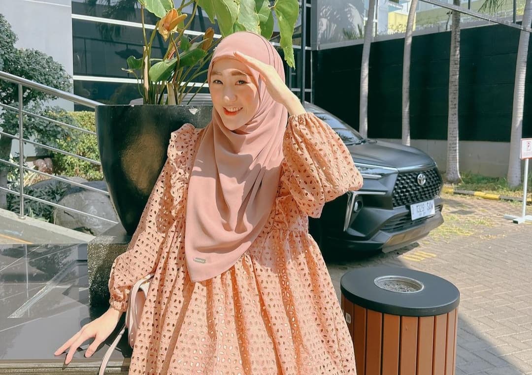 Profil Larissa Chou, Istri Ikram Rosadi yang Dikabarkan Mengalami Masalah Rumah Tangga - Image