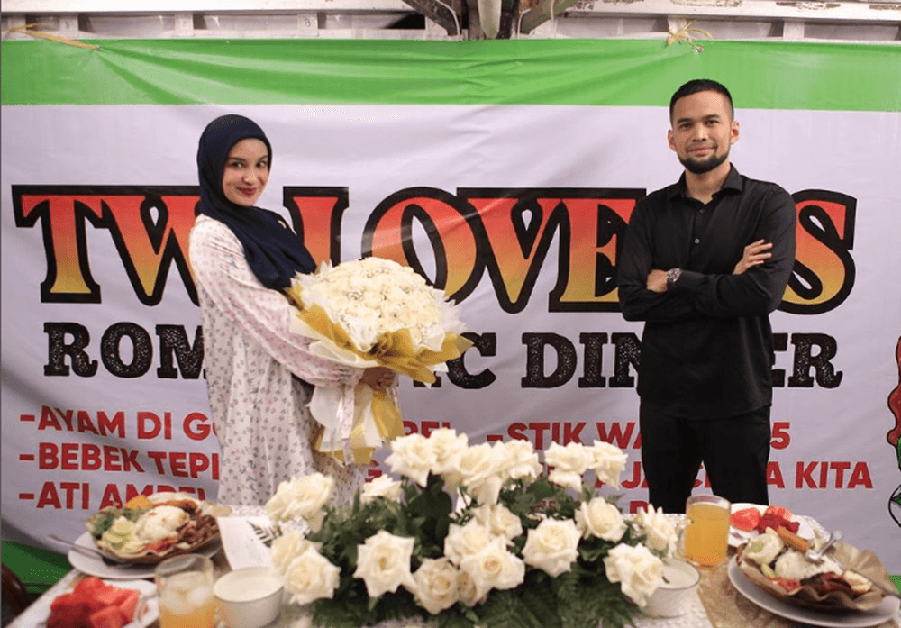 Teuku Wisnu dan Shireen Sungkar Rayakan Anniversary Ke-10 Pernikahannya di Warung Pecel Lele - Image