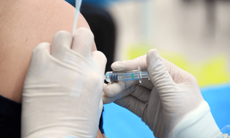 Beijing Mulai Vaksinasi untuk Tangkal Subvarian COVID-19 XBB, Pasien Lanjut Usia Perkiraan akan Mengalami Peningkatan - Image