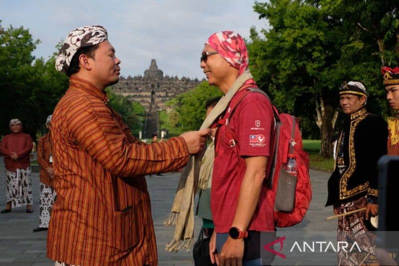 Pengelola Candi Borobudur Sambut Wisatawan Perdana di Awal 2024 - Image