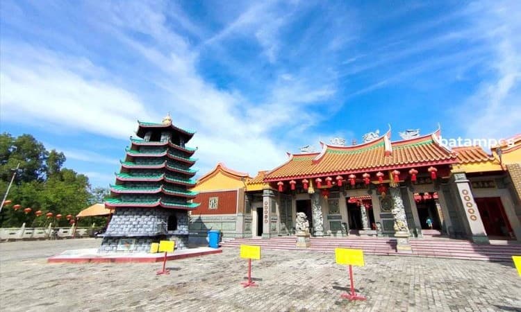 Perayaan Imlek di Batam, Banyak Barang Pernak-Pernik Tahun Naga Diimpor Langsung dari Tiongkok - Image