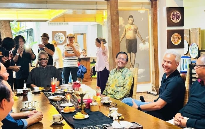 Ganjar-Mahfud Berkumpul di Rumah Butet di Tengah Isu Hak Angket Pemilu 2024 - Image