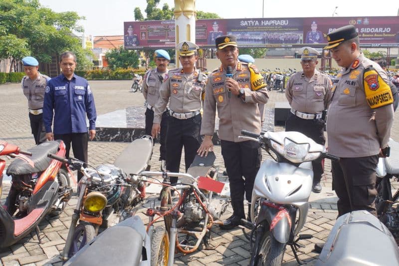Polres Sidoarjo Sita 228 Motor yang Dipakai untuk Balap Liar     - Image