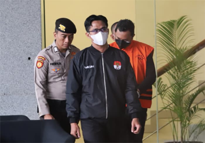 Usai 6,5 Jam Diperiksa, Bupati Sidoarjo Gus Muhdlor Akhirnya Ditahan KPK - Image