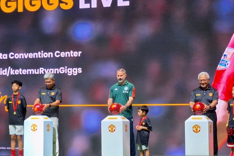 Manchester United Jalin Kerja Sama dengan Maybank Indonesia - Image