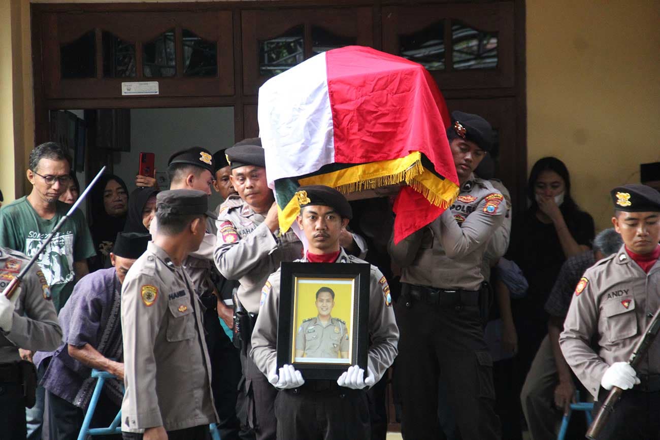 Jejak Briptu Fadhilatun Nikmah dan Briptu Rian Dwi Wicaksono di Mata Para Guru SMA - Image