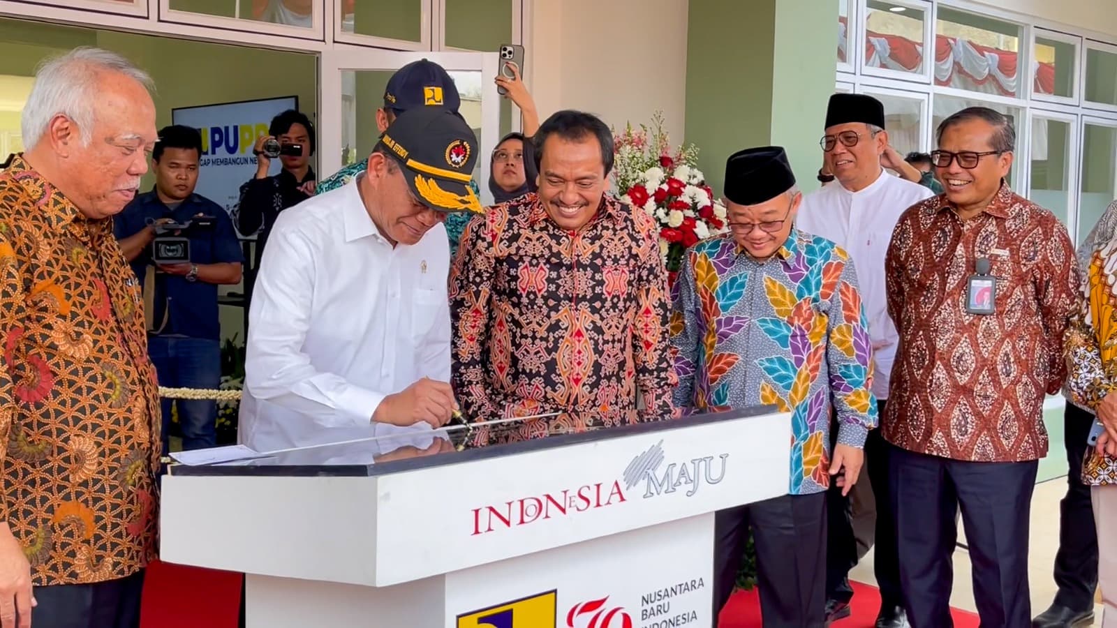 Menko PMK Muhadjir Effendy Sebut Kunjungan Paus Fransiskus adalah Kehormatan bagi Indonesia - Image