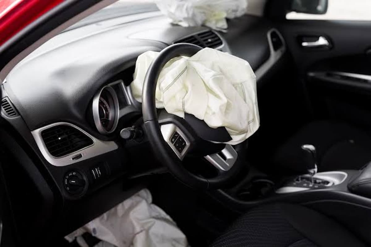 Lampu Indikator Airbag Menyala? Kenali 5 Penyebabnya! - Image