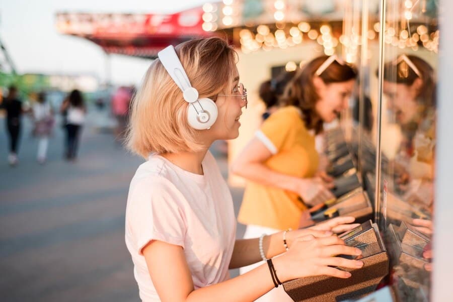 Psikologi Ungkap Kepribadian Seseorang Berdasarkan Genre Lagu Favoritnya, Apakah Pop atau Rock? - Image