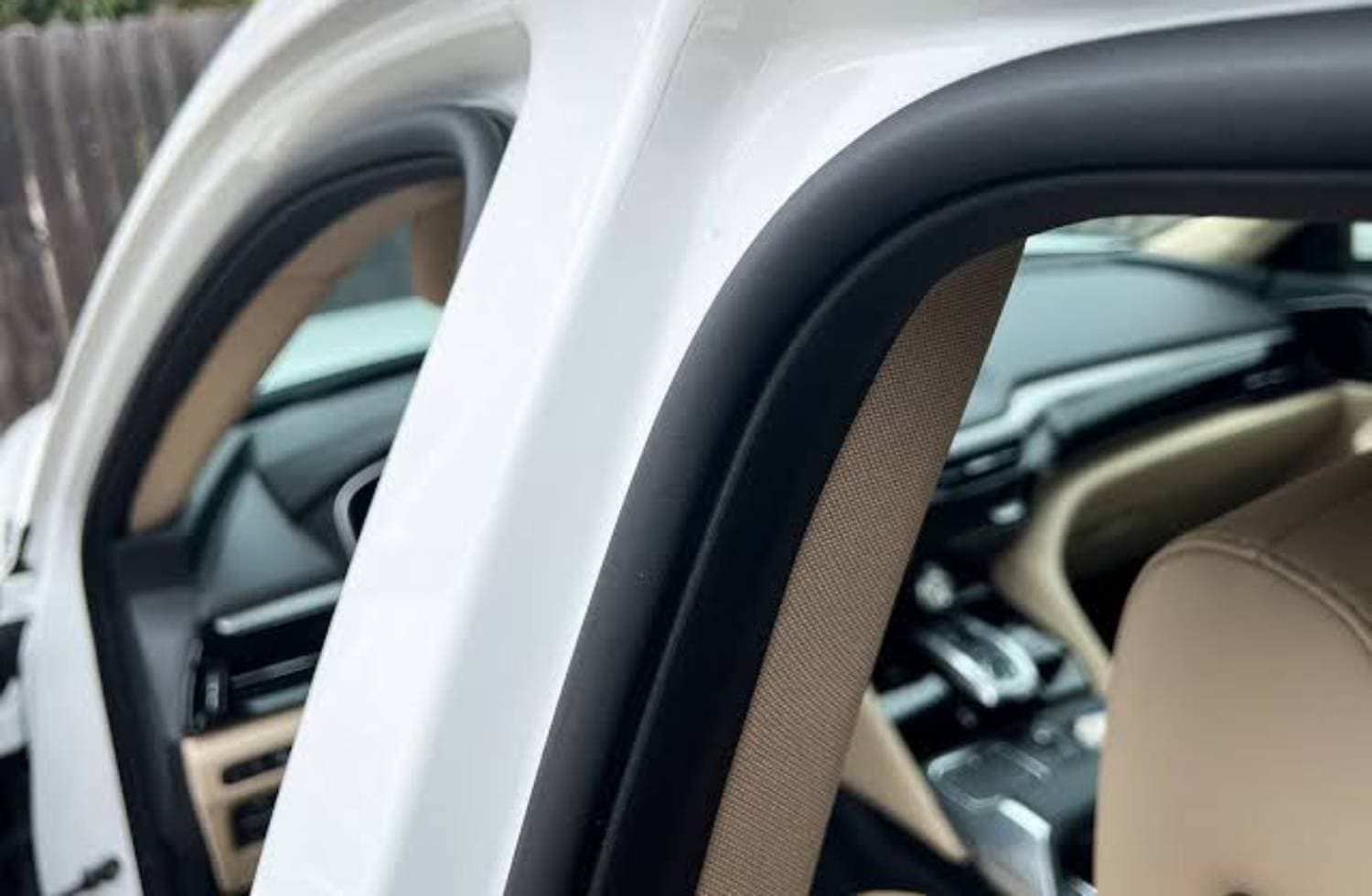 Karet Pintu Mobil Bisa Jadi Biang Bocor! Begini 5 Cara Cek Sendiri di Rumah - Image