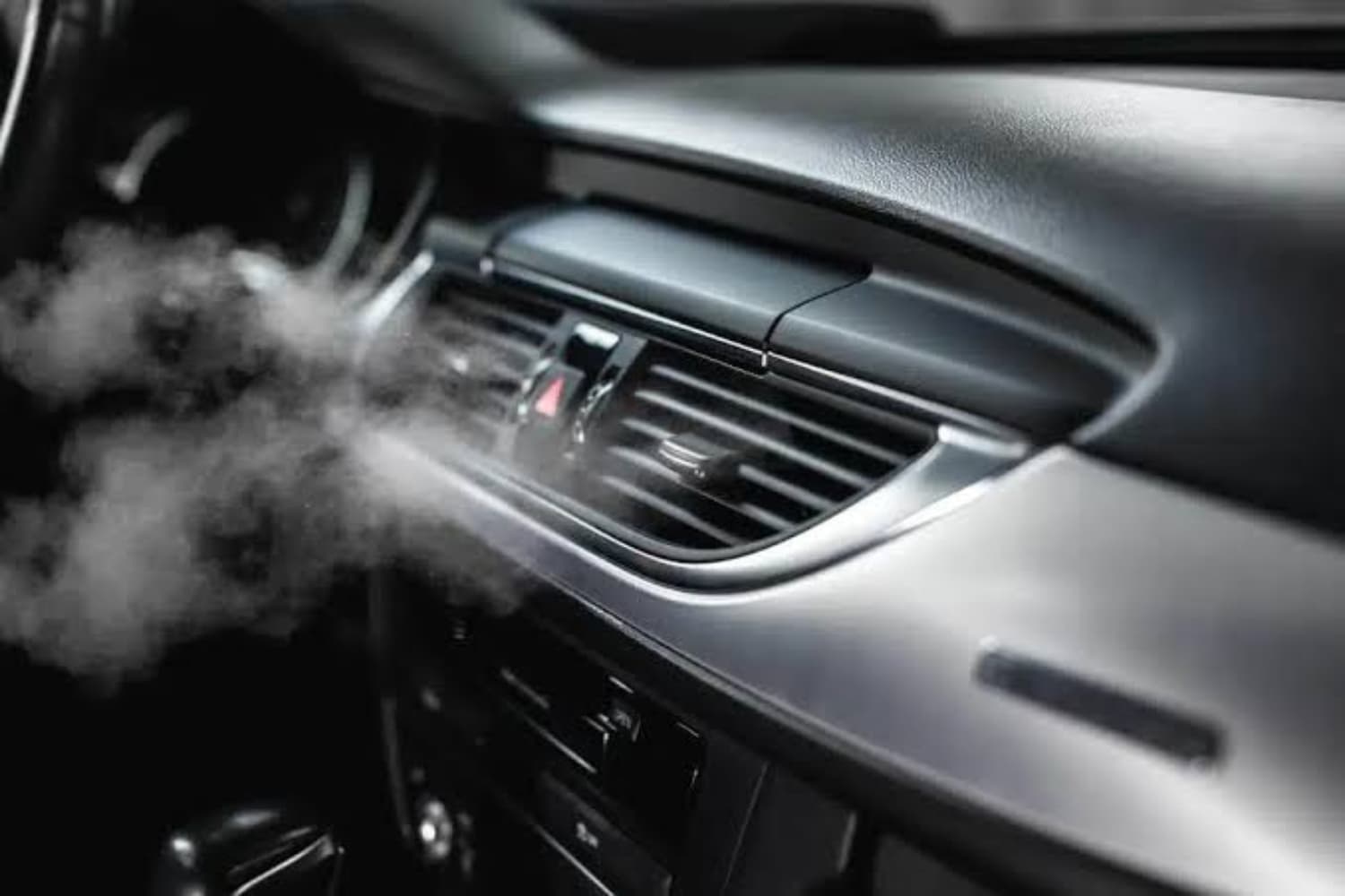 Satu Keluarga Tewas di Tol Transjawa, Berikut Tips Pencegahan Agar Gas Freon pada AC Tak Berbahaya saat Mobil Berhenti - Image