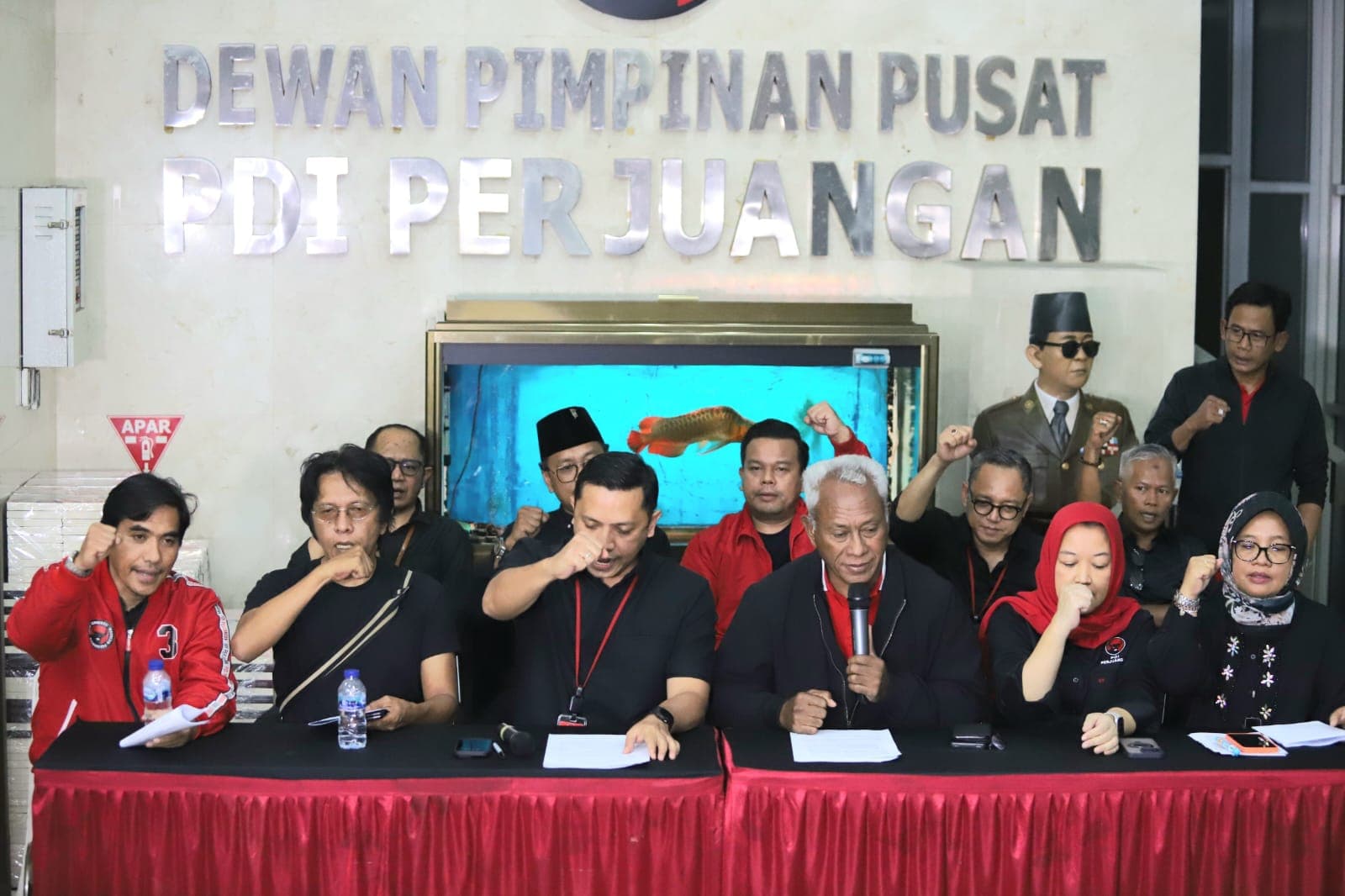 Hasto jadi Tersangka, HUT PDIP 10 Januari Terganggu Secara Kebatinan - Image