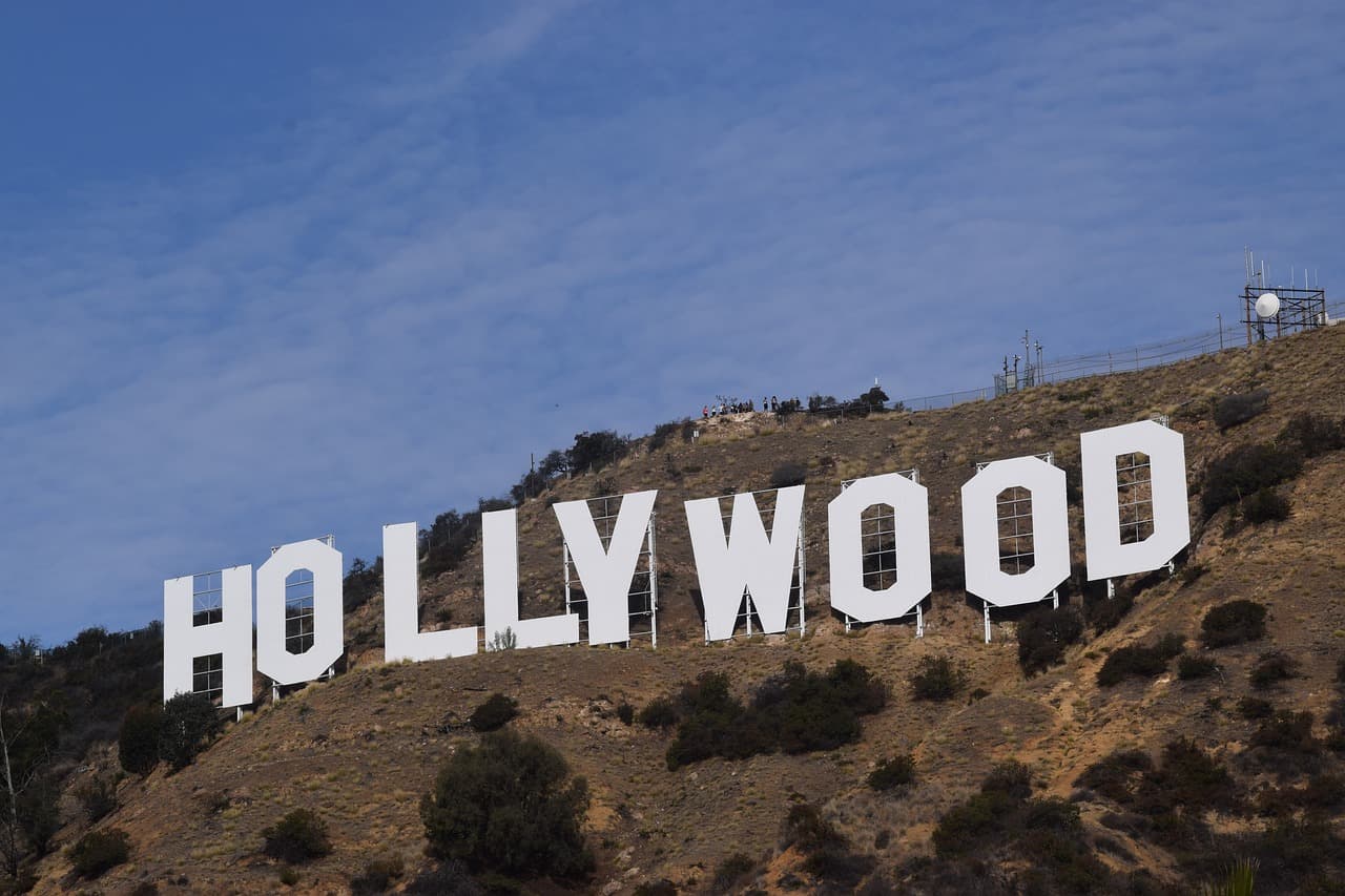 Sejarah Landmark Hollywood Sign yang Sempat Diisukan Dilalap Si Jago Merah dalam Kebakaran di Los Angeles - Image