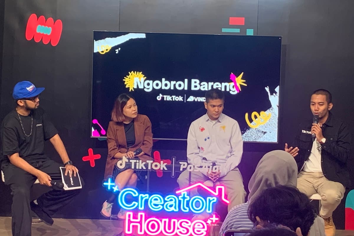 Gabung dengan Vindes, Iqbaal Ramadhan jadi Penyiar Radio yang Berada di Ambang Kebangkrutan - Image