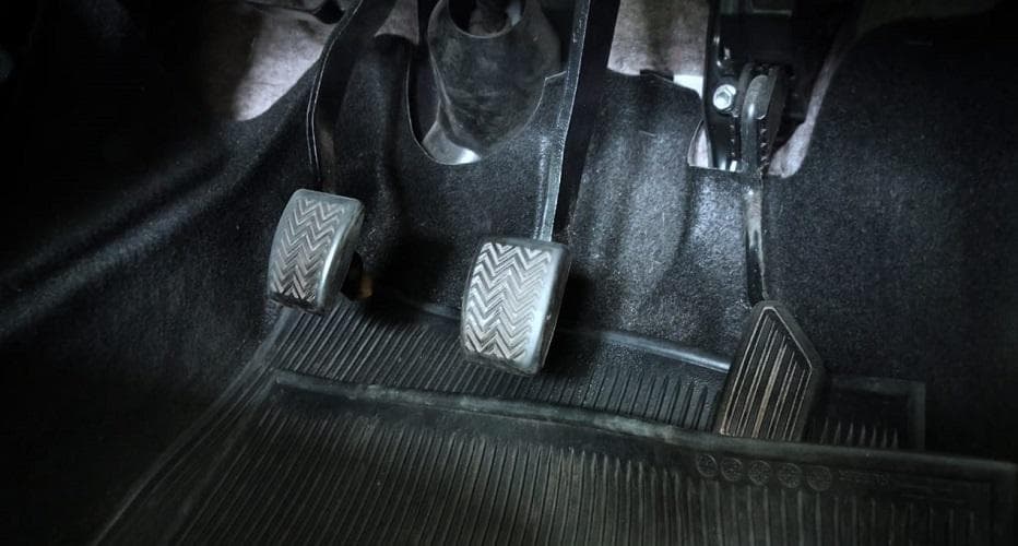 8 Dampak Buruk Menginjak Pedal Gas Sembarangan yang Harus Diketahui Pengemudi - Image