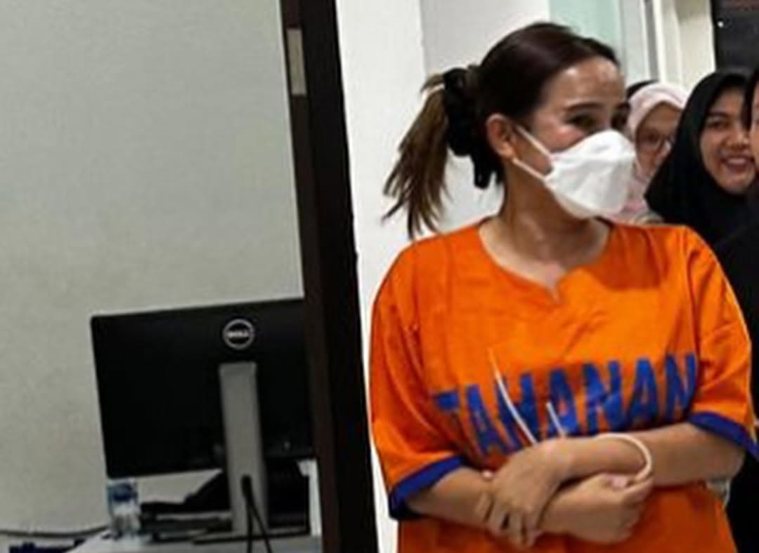 Isa Zega Ditahan Polda Jatim, Lucinta Luna Singgung Soal Karma - Image