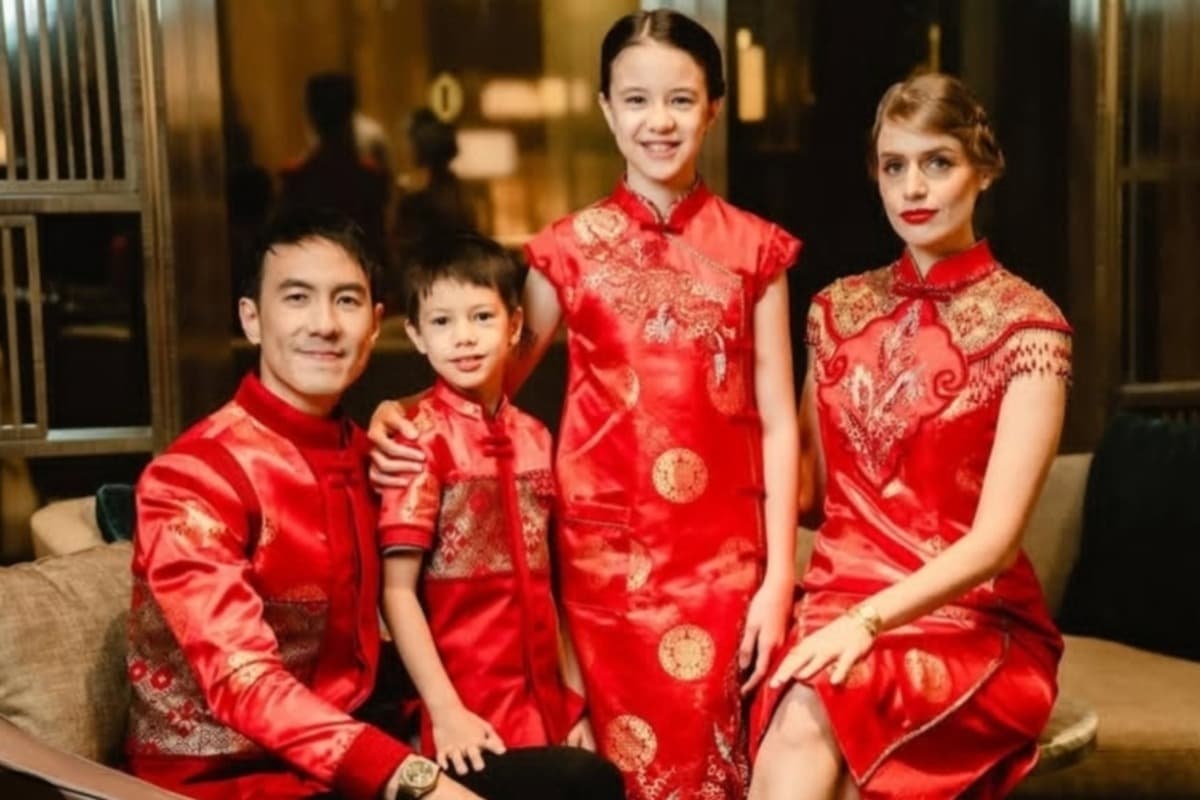 Bahagianya Daniel Mananta Rayakan Imlek Bersama Keluarga - Image