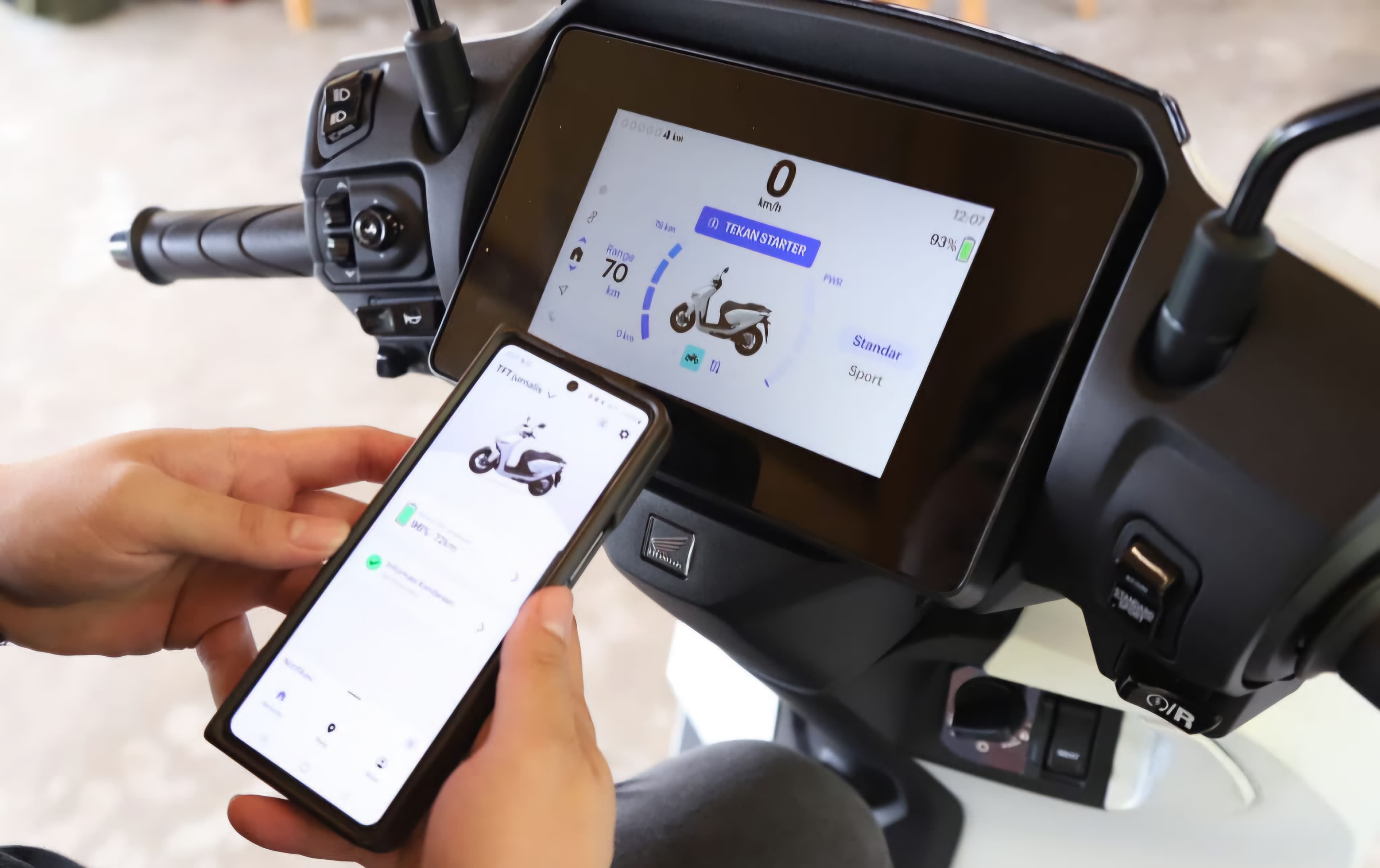 Tiru Yamaha Nmax Connected, Honda PCX Baru Sekarang Dibekali Fitur RoadSync - Image