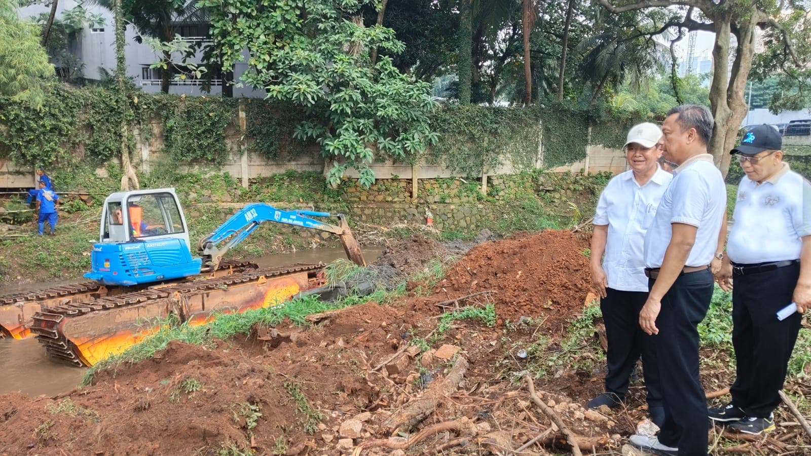 Pengerukan Kali Grogol Targetkan Rampung Satu Bulan - Image