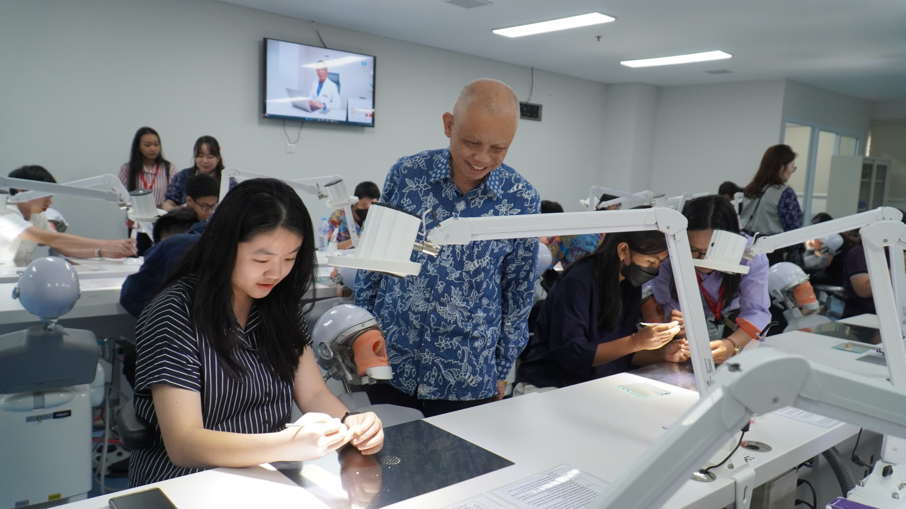 UK Petra Resmikan Fakultas Kedokteran Gigi dengan Teknologi Mutakhir - Image