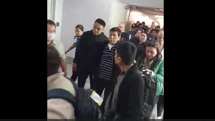 Mantan Presiden Filipina Rodrigo Duterte Ditangkap Karena Kasus "Perang Narkoba" - Image