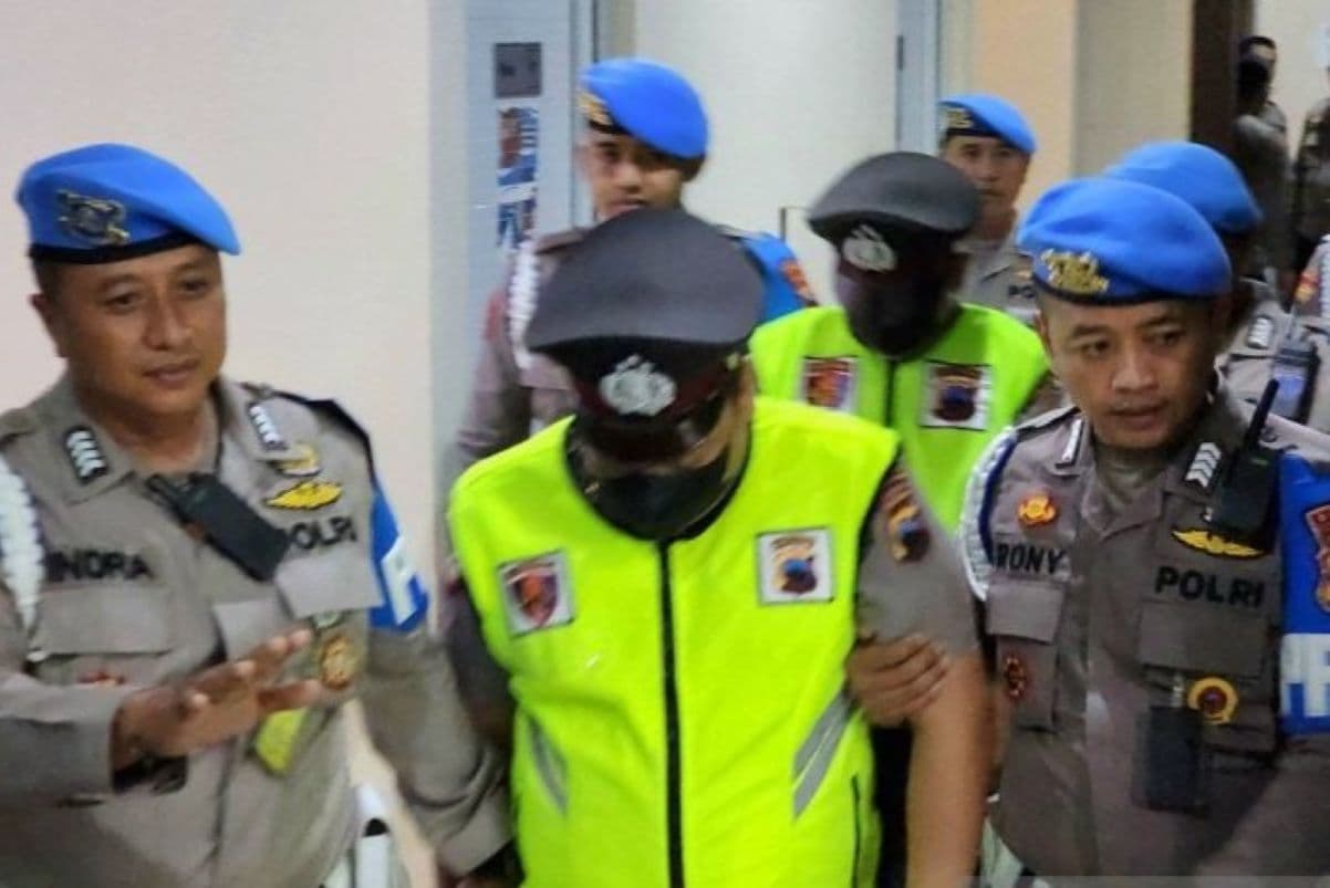 Kasatnarkoba Polres Bone Dicopot Diduga Minta Uang Damai - Image