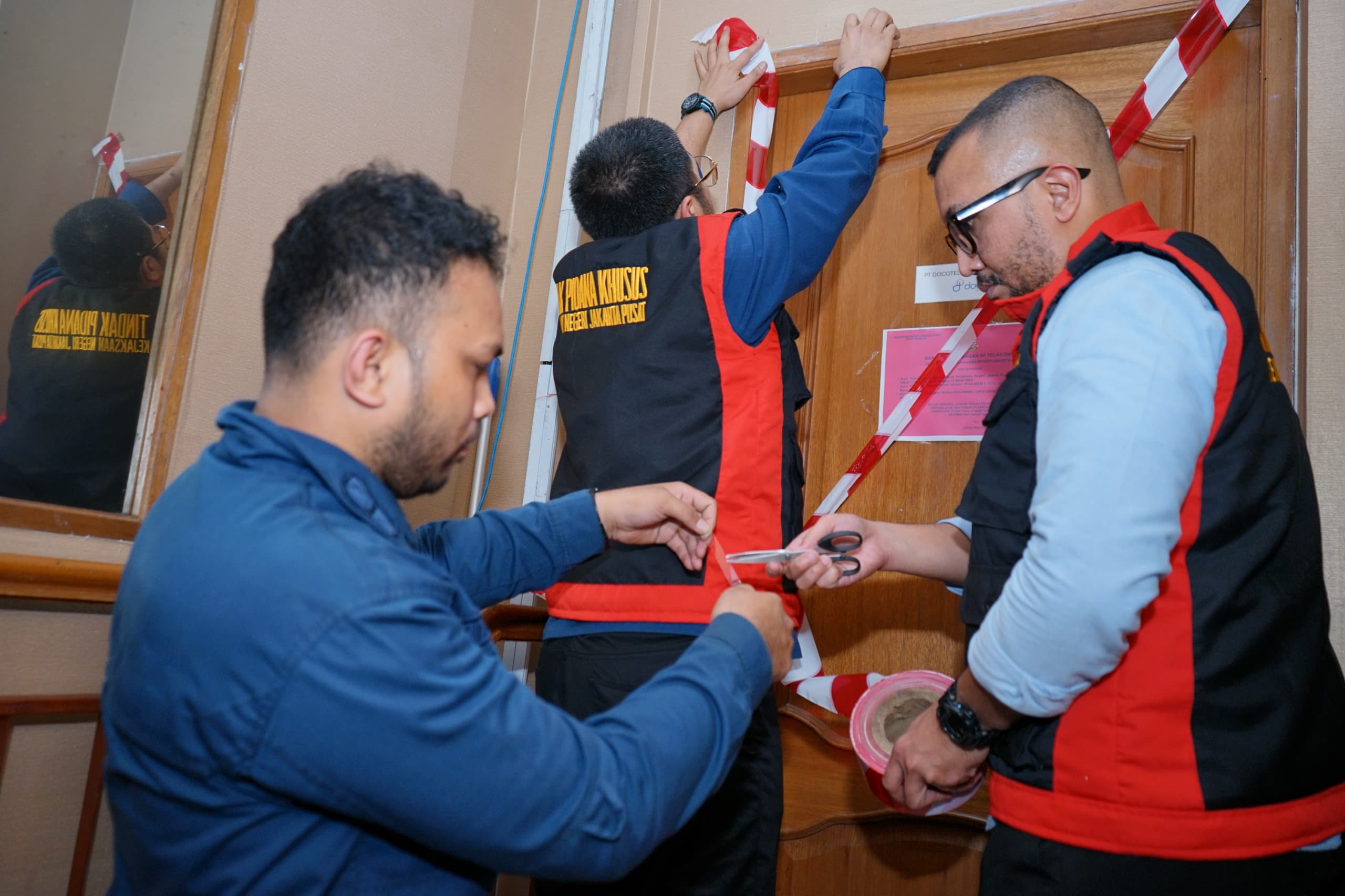 Skandal Korupsi Kominfo Diduga Jadi Penyebab Kebocoran Data Penduduk Indonesia - Image