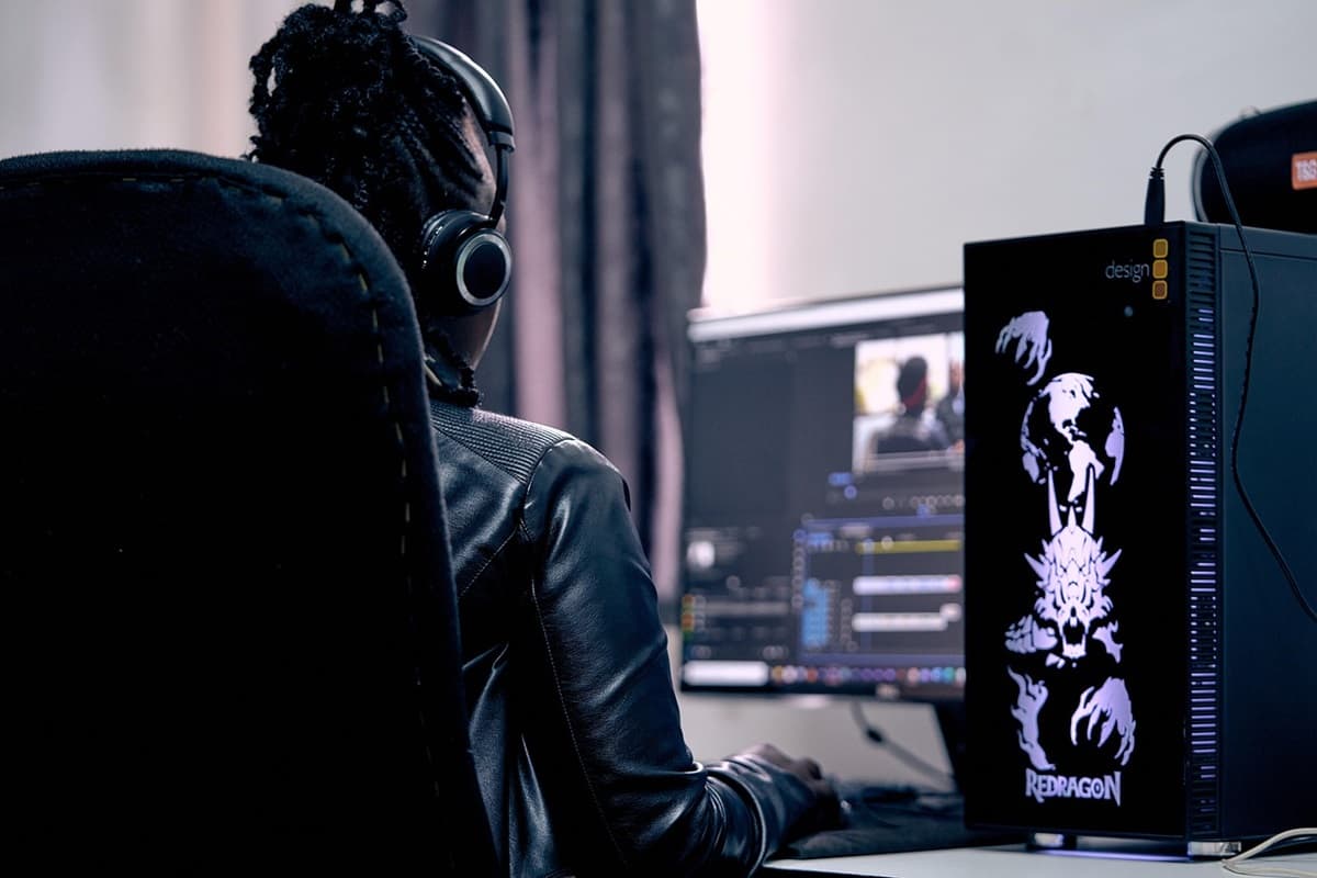 Ingin Editing Lebih Maksimal? Ikuti Tips Cara Pilih Monitor yang Cocok Berikut - Image