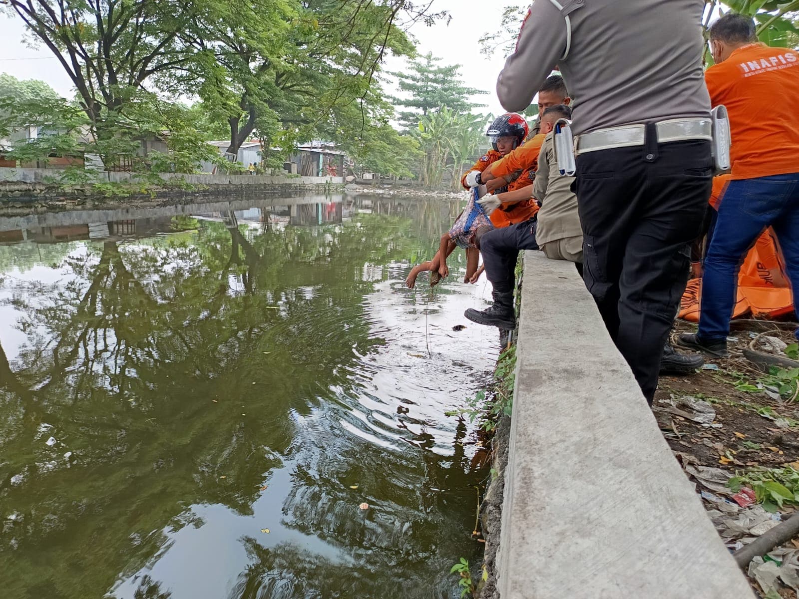 Bocah 7 Tahun Tewas Tenggelam di Kolam Terbengkalai - Image