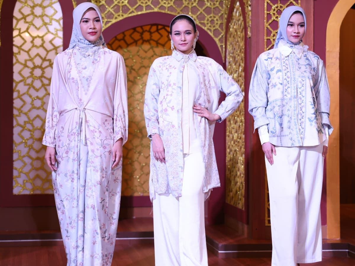 Inspirasi Baju Lebaran dengan Warna Lembut, Motif Bunga Masih Jadi Unggulan - Image