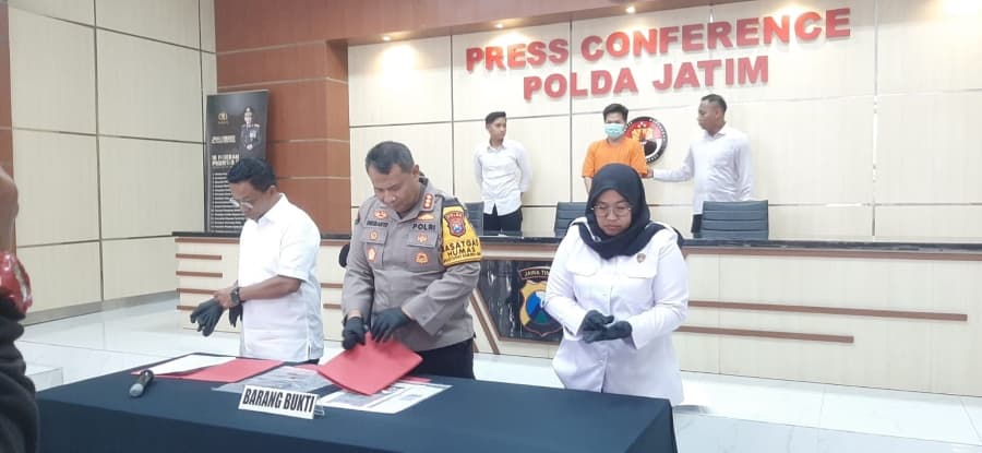 Kasus Tragis di Surabaya: Ayah Tiri Diduga Lakukan Tindakan Asusila Terhadap Anak Tirinya yang Baru Berumur 15 Tahun - Image