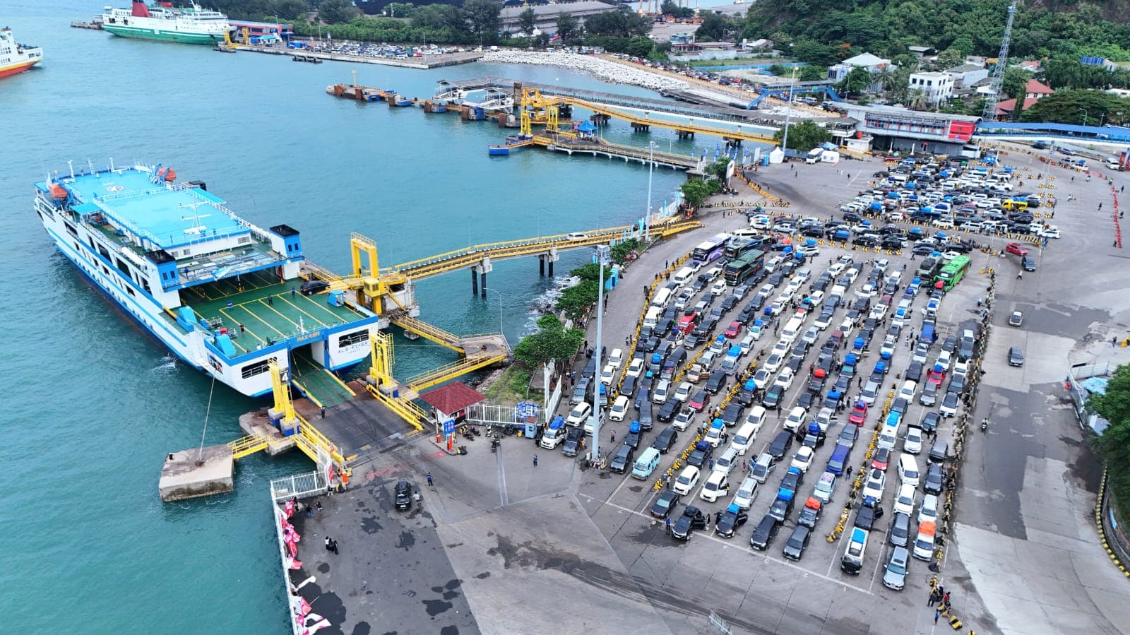 Penumpukan Truk di Merak–Bakauheni, GAPASDAP Dorong Pembenahan Infrastruktur Dermaga - Image