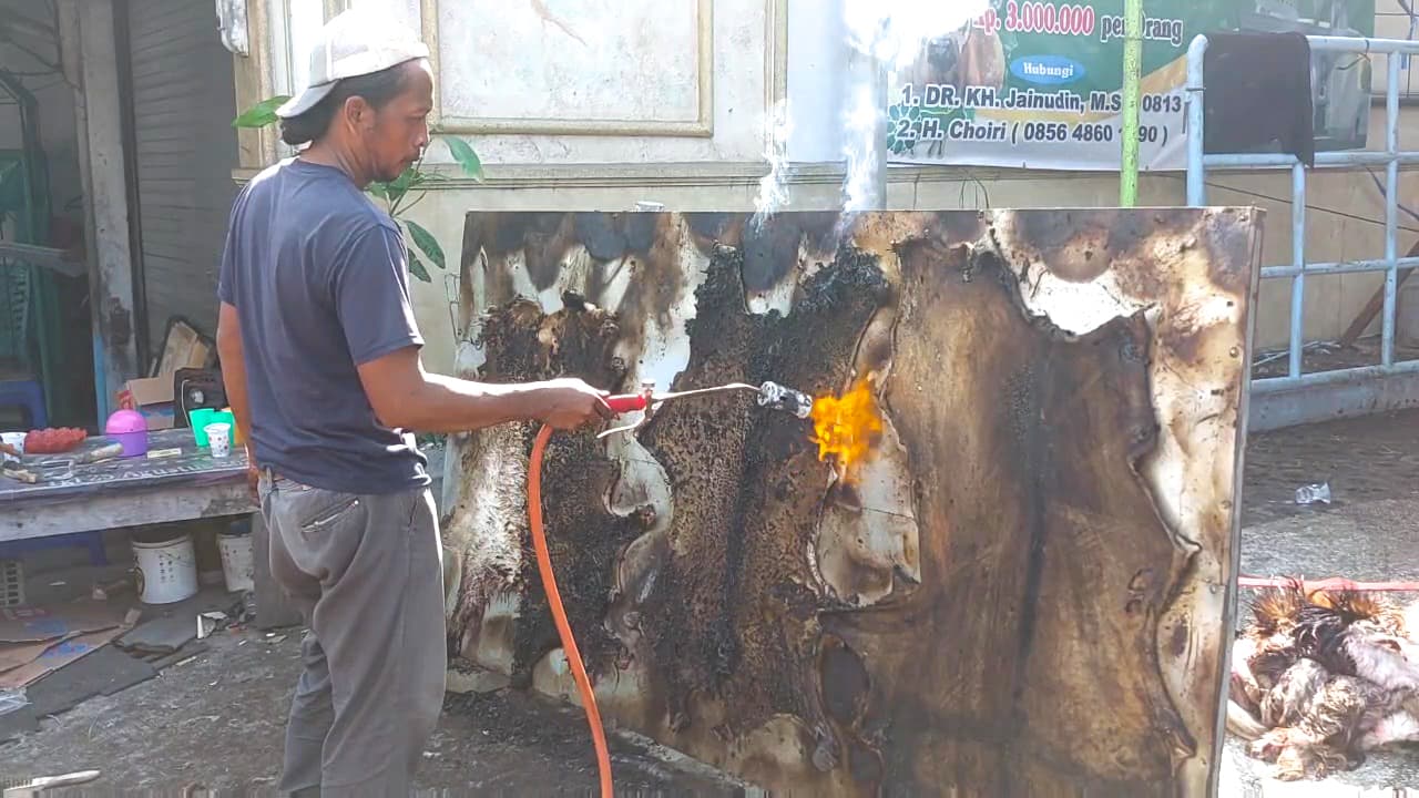 Masjid di Surabaya Ubah Limbah Rumen Hewan Kurban Jadi Pupuk Kompos Ramah Lingkungan - Image