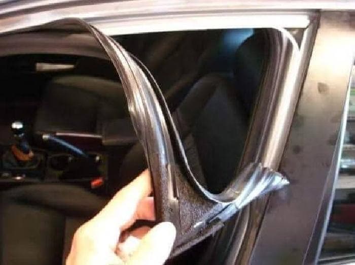 Jangan Dianggap Sepele! Ini 6 Tanda Karet Pintu Mobil Kamu Harus Diganti Sekarang Juga - Image