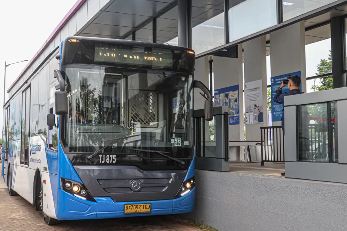 Kabar Baik! Transjabodetabek Bakal Buka Rute Baru Cawang-Jababeka dan Blok M ke Bandara - Image