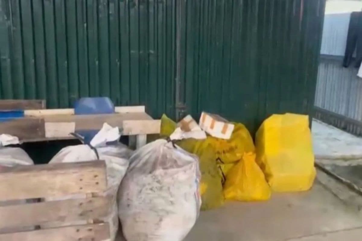 Polresta Pekanbaru Temukan Empat Ton Limbah B3 Medis Dikelola Ilegal - Image