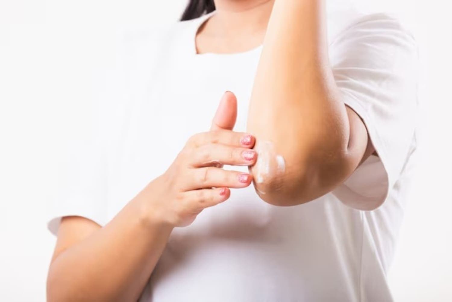 6 Cara Memutihkan Lutut dan Siku di Rumah dengan Bahan Alami, Hasilnya Bisa Terlihat Lebih Cerah - Image