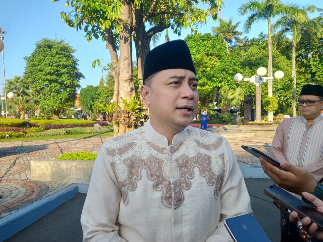 Wali Kota Surabaya Eri Cahyadi Ajak Pejabat Kompeten Daftar Sekda , Seleksi Dimulai Pekan Depan - Image