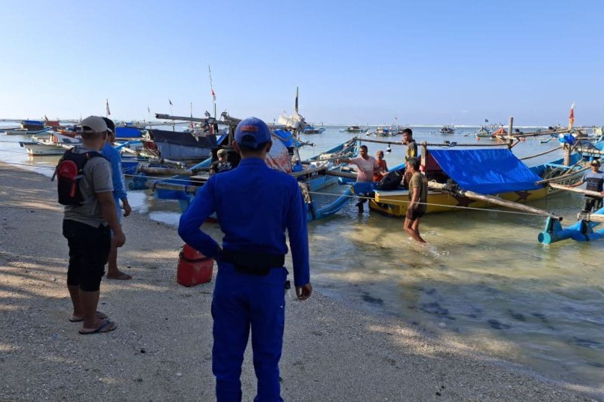 Satpolairud Cari Puluhan Perahu yang Hilang di Perairan Garut - Image