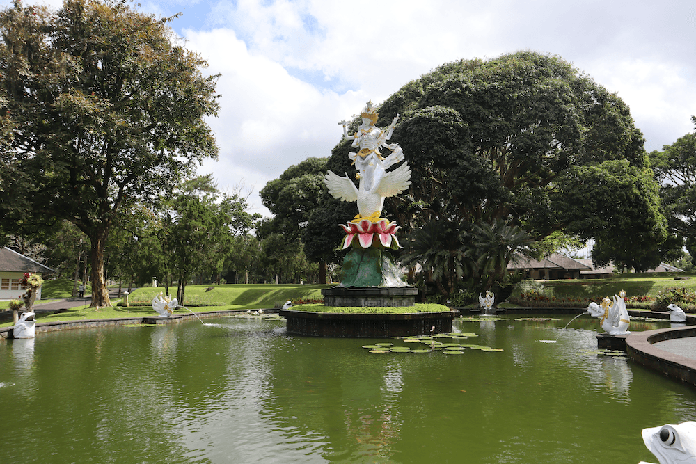 Mengenal Keindahan Istana Kepresidenan Tampak Siring di Bali, Sejarah hingga Panduan untuk Berkunjung - Image