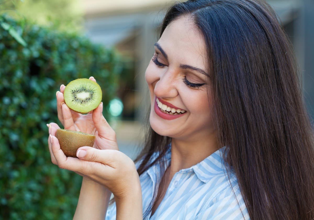 9 Buah untuk Mencerahkan Kulit Secara Alami, Bikin Wajah Tampak Bercahaya - Image
