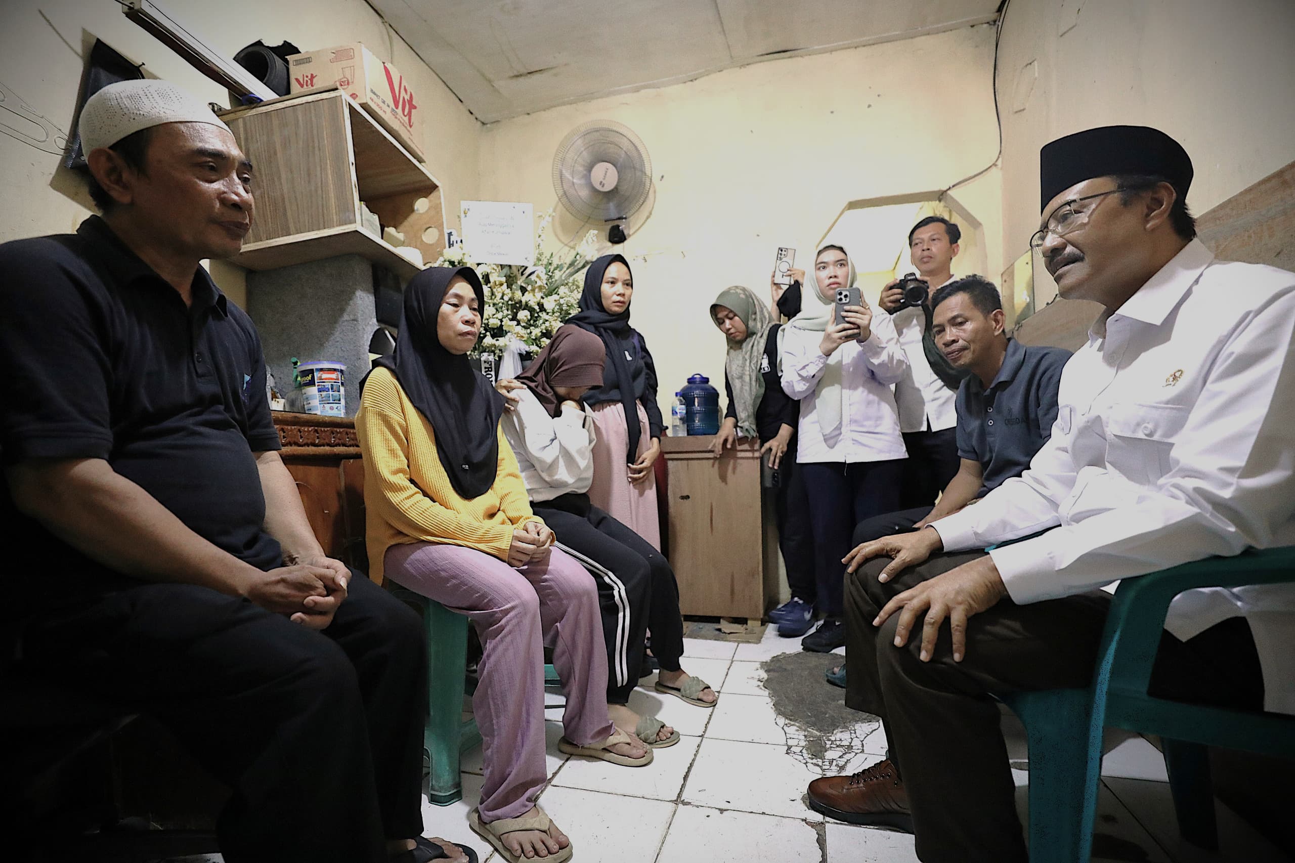 Pemerintah Bagikan Bansos ke Korban Demonstrasi, ini Syarat dan Ketentuannya - Image