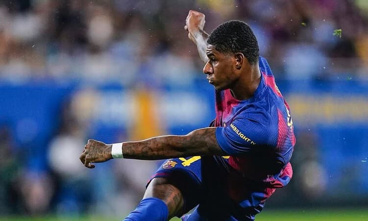 Barcelona Anggap Manchester United Mematok Harga Terlalu Tinggi untuk Transfer Permanen Marcus Rashford - Image