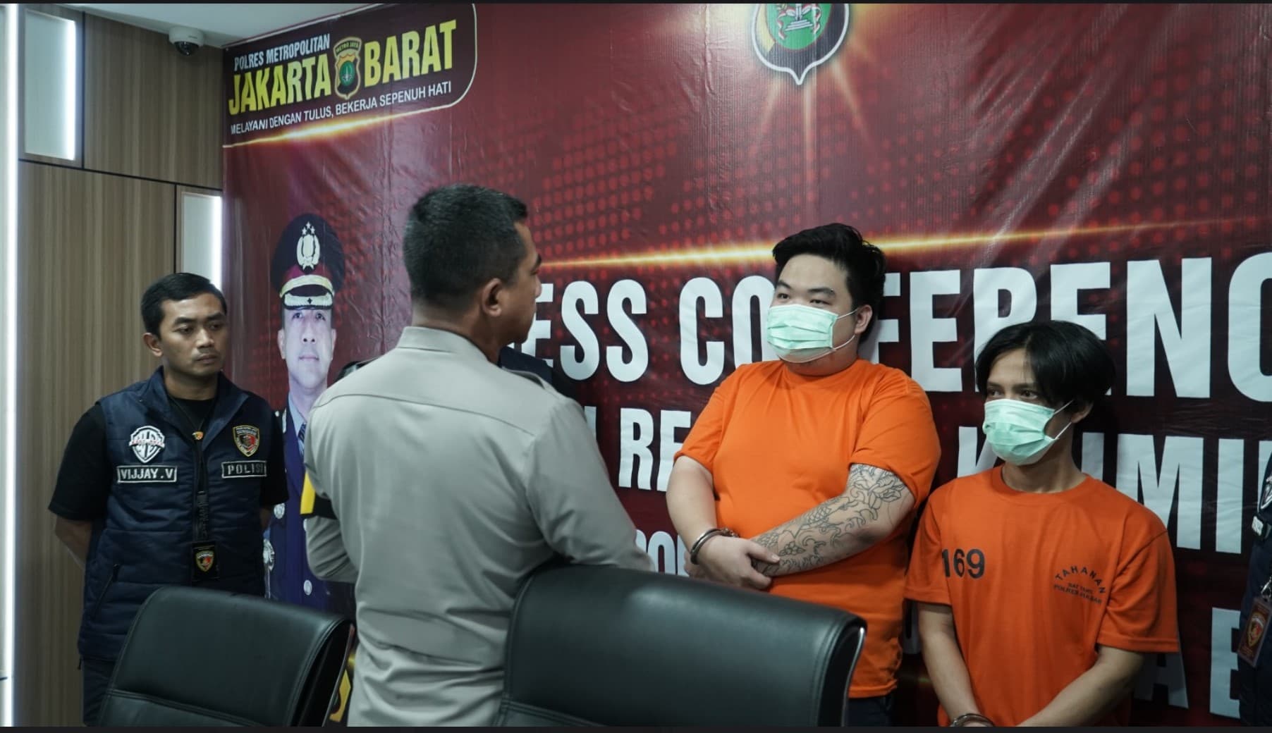 Kelola 6 Situs Judi Online, Dua Pemuda Jakbar Raup Untung Ratusan Juta Tapi Berakhir di Penjara - Image