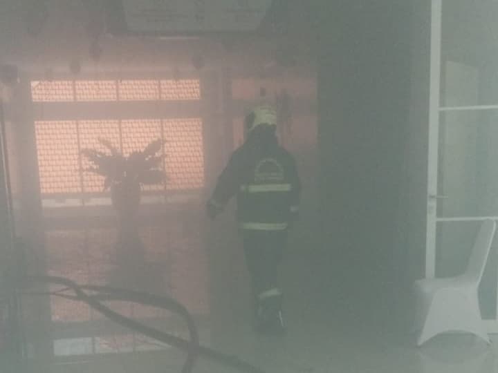 Korsleting Listrik Treadmill Picu Kebakaran RS Darmo Surabaya, Pasien Selamat - Image